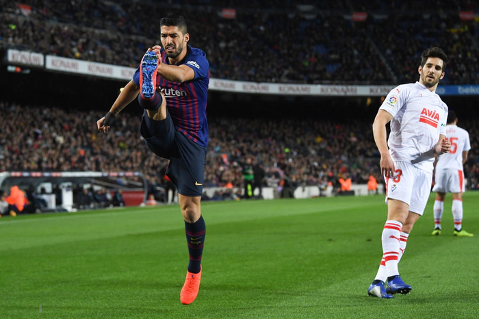 Barca đại thắng trong ngày Messi ghi bàn thứ 400 tại La Liga, Real chật vật chen chân vào top 4 - Ảnh 2.