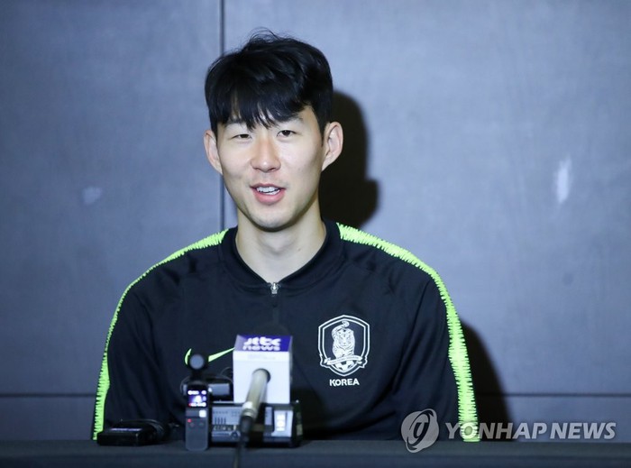 Buổi phỏng vấn đầu tiên của Son Heung-min ở Asian Cup 2019: Tôi hứa sẽ mang cúp về cho đồng đội Tottenham chiêm ngưỡng - Ảnh 1.