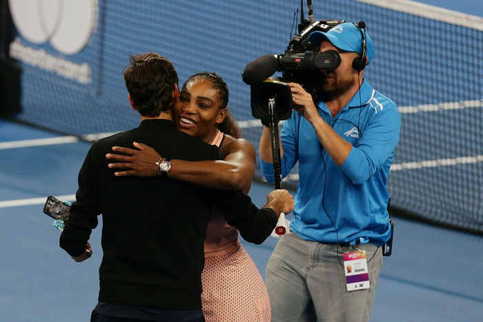Federer đánh bại Serena Williams trong trận đấu lịch sử của hai huyền thoại sống - Ảnh 4.
