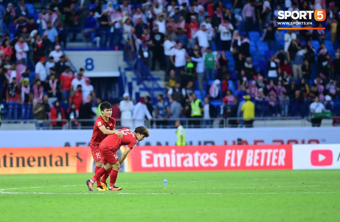 Minh Vương buồn bã khi đá hỏng penalty, nhận ngay màn động viên đáng trân trọng của Quang Hải - Ảnh 5.