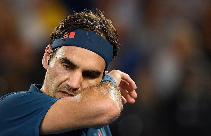 Hot boy quần vợt ôm mặt rớm nước mắt sau khi đánh bại thần tượng Federer ở Australian Open - Ảnh 5.