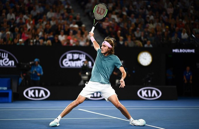 Hot boy quần vợt ôm mặt rớm nước mắt sau khi đánh bại thần tượng Federer ở Australian Open - Ảnh 6.