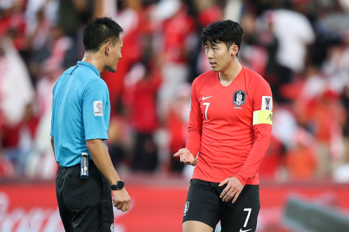 Cầu thủ đắt giá nhất châu Á nỗ lực cống hiến cho Hàn Quốc đến mức chảy cả máu vành tai - Ảnh 4.