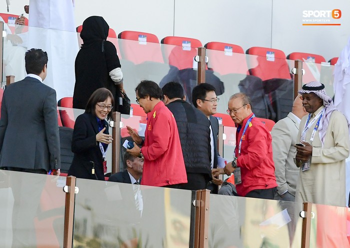 Mải mê thăm dò Nhật Bản, HLV Park Hang-seo gặp sự cố quên đồ tại SVĐ - Ảnh 9.