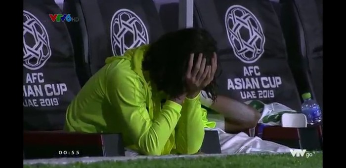 Siêu tiền vệ tuyển Iraq từng khiến fan Việt nể phục bật khóc cay đắng trên sân vì dính chấn thương nặng - Ảnh 6.