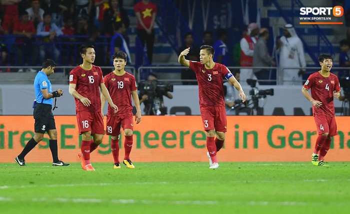 Thất bại đáng tiếc, đội tuyển Việt Nam vẫn được ca ngợi - Ảnh 2.