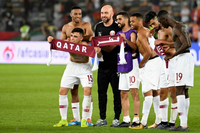 Một năm sau khi bị U23 Việt Nam đánh bại, vị HLV đáng thương của Qatar cuối cùng đã được nở nụ cười tại Asian Cup - Ảnh 4.