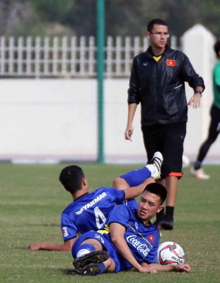 HLV Park Hang-seo và các học trò khẩn trương chuẩn bị cho trận mở màn Asian Cup 2019 - Ảnh 2.