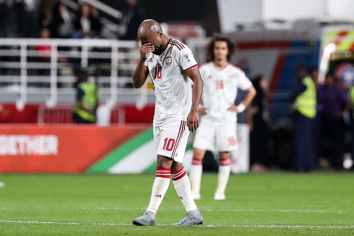 Cầu thủ UAE suy sụp, bật khóc nức nở sau trận thua mất mặt trước Qatar - Ảnh 3.