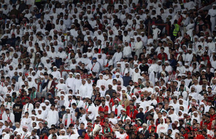 Cầu thủ UAE suy sụp, bật khóc nức nở sau trận thua mất mặt trước Qatar - Ảnh 8.