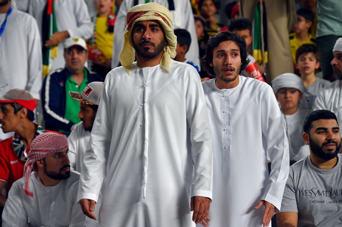 Cầu thủ UAE suy sụp, bật khóc nức nở sau trận thua mất mặt trước Qatar - Ảnh 9.