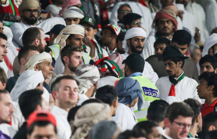 Vượt qua những ngược đãi và đối xử bất công, tuyển Qatar khiến hàng vạn cổ động viên UAE câm lặng - Ảnh 10.