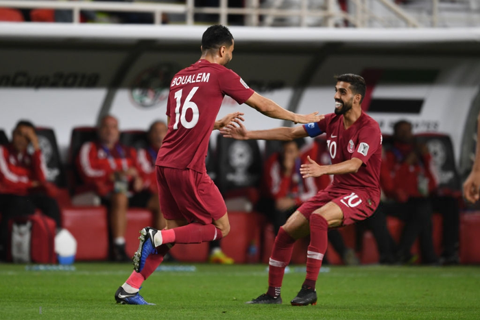 Liên đoàn bóng đá châu Á chính thức vào cuộc điều tra hành động xấu xí của fan UAE trong trận bán kết Asian Cup 2019 - Ảnh 3.