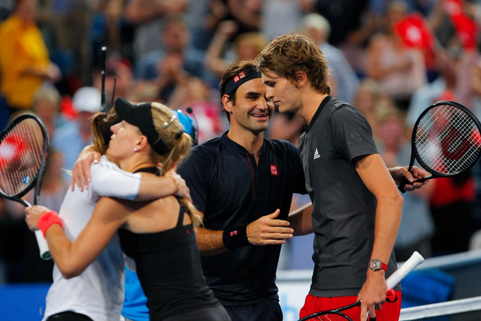 Federer vui sướng ôm chầm nữ tay vợt đánh cặp khi giành danh hiệu đầu tiên trong năm 2019 - Ảnh 5.
