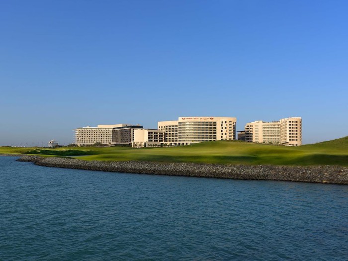 Choáng ngợp trước khách sạn tuyển Việt Nam ở tại UAE: Có cả sân golf sang chảnh và bãi biển để sống ảo - Ảnh 11.