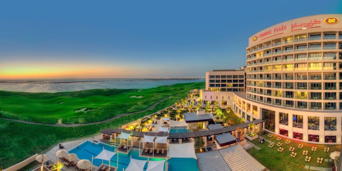 Choáng ngợp trước khách sạn tuyển Việt Nam ở tại UAE: Có cả sân golf sang chảnh và bãi biển để sống ảo - Ảnh 3.
