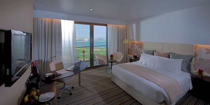 Choáng ngợp trước khách sạn tuyển Việt Nam ở tại UAE: Có cả sân golf sang chảnh và bãi biển để sống ảo - Ảnh 6.