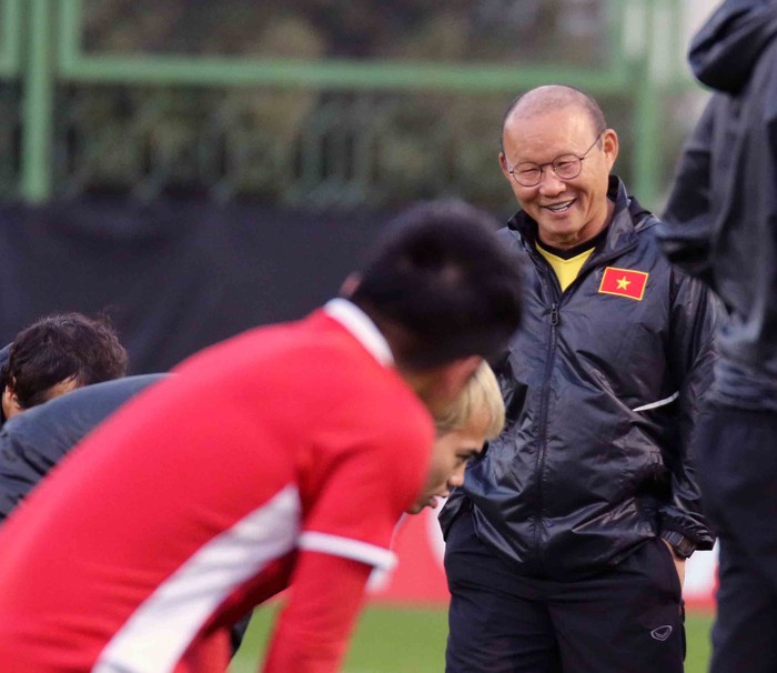 Văn Toàn, Duy Mạnh cười đùa rạng rỡ trước ngày khai mạc Asian Cup 2019 - Ảnh 7.