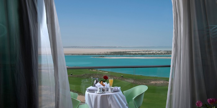 Choáng ngợp trước khách sạn tuyển Việt Nam ở tại UAE: Có cả sân golf sang chảnh và bãi biển để sống ảo - Ảnh 7.