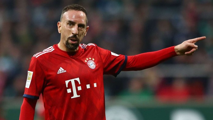 Gã mặt sẹo Ribery bị phạt vì lôi cả họ hàng, tổ tiên nhà anti-fan ra chửi - Ảnh 1.