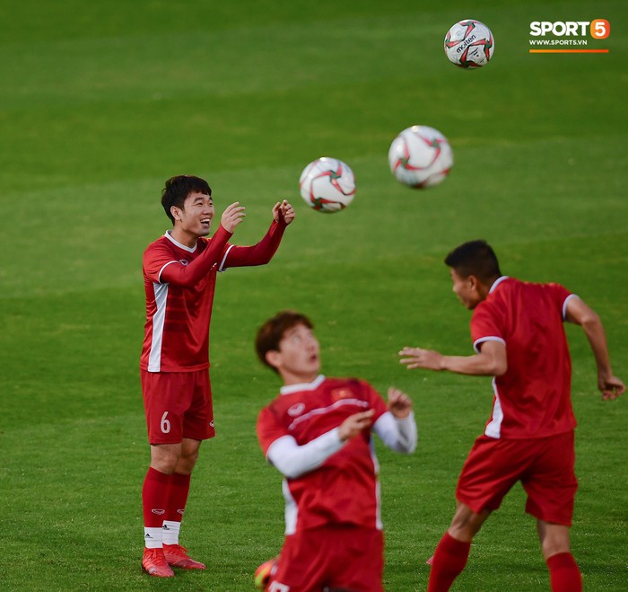 Xuân Trường cười tỏa nắng trong buổi tập trước trận ra quân tại Asian Cup 2019 - Ảnh 3.
