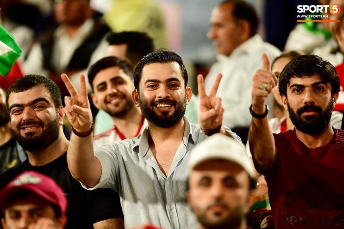 Fangirl Iran đẹp xuất thần trong ngày đội nhà giành chiến thắng đậm trước Yemen - Ảnh 8.