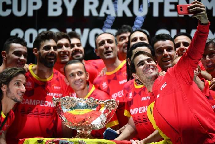Nadal vỡ òa hạnh phúc khi nối dài mạch toàn thắng giúp tuyển Tây Ban Nha vô địch cúp đồng đội danh giá nhất thế giới - Ảnh 8.