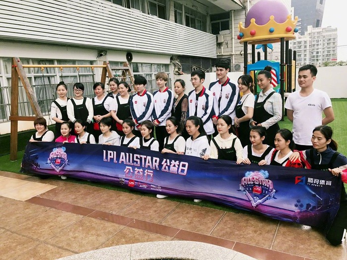 Các tuyển thủ All-Star LPL tham gia hoạt động công ích tại trường học ở Trung Quốc - Ảnh 6.
