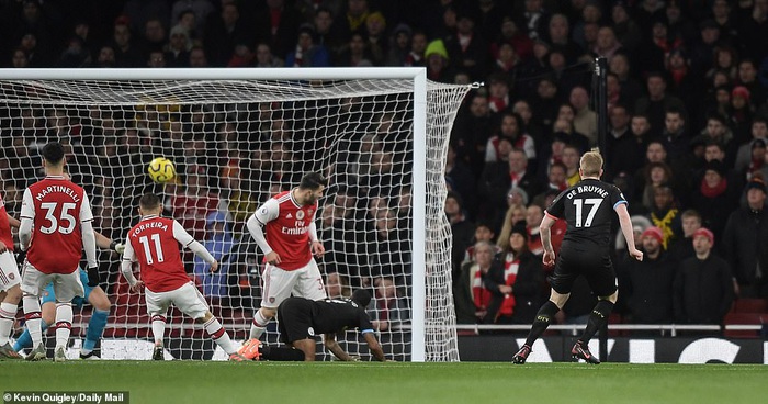 De Bruyne tỏa sáng, Man City dễ dàng đánh bại Arsenal trong trận cầu tâm điểm vòng 17 Ngoại hạng Anh - Ảnh 1.