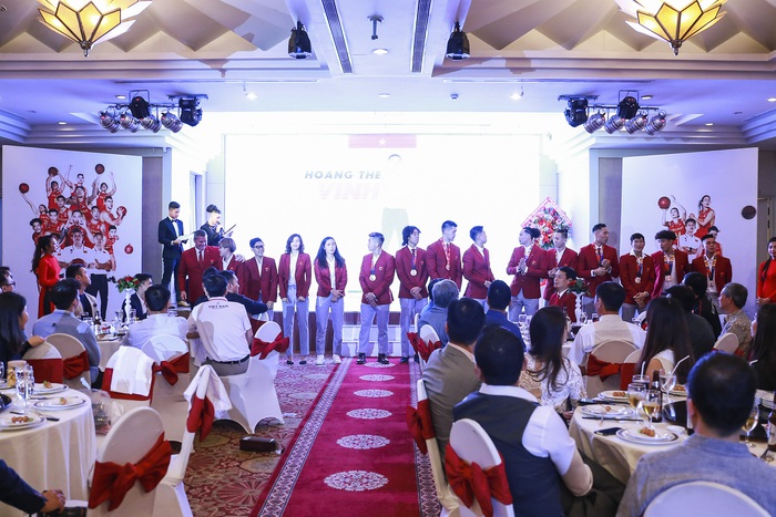 Đội tuyển bóng rổ Việt Nam nhận thưởng gần 1 tỷ đồng sau thành công ở SEA Games 30 - Ảnh 3.