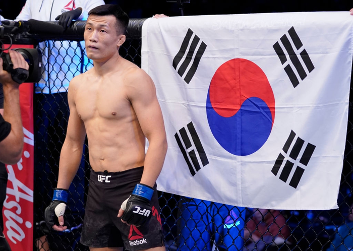 UFC Busan: Hạ đẹp cực vương Frankie Edgar, &quot;Xác sống&quot; Chan Sung Jung khiến các fan Hàn Quốc nức lòng - Ảnh 3.