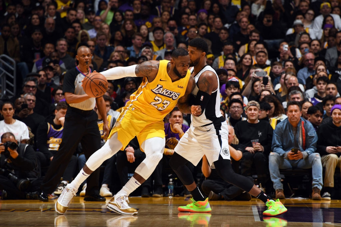Kawhi Leonard lập Double-double ngay trước mặt LeBron James, Los Angeles Clippers ngược dòng đánh bại Los Angeles Lakers - Ảnh 3.