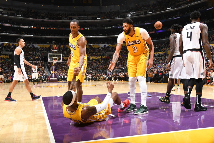 Kawhi Leonard lập Double-double ngay trước mặt LeBron James, Los Angeles Clippers ngược dòng đánh bại Los Angeles Lakers - Ảnh 12.