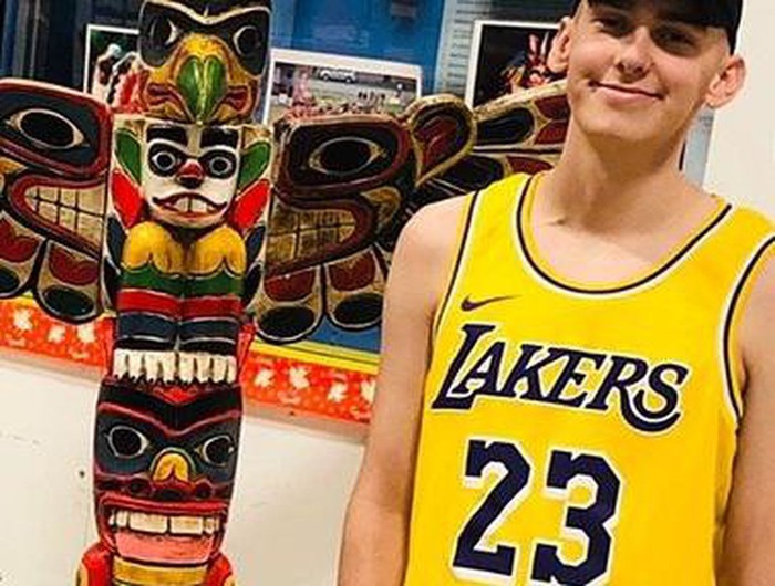 Siêu sao bóng rổ LeBron James giúp hoàn thành điều ước Giáng sinh của cậu bé 17 tuổi mắc chứng ung thư hiểm nghèo - Ảnh 1.