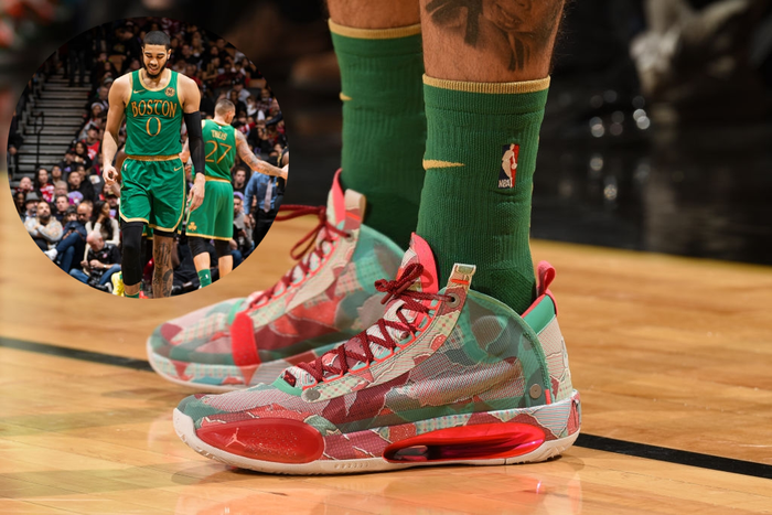 Ngắm những mẫu giày &quot;độc đáo&quot; của sao NBA dịp Giáng sinh 2019: Giật mình với đôi giày có giá lên đến ... 329 triệu đồng - Ảnh 1.