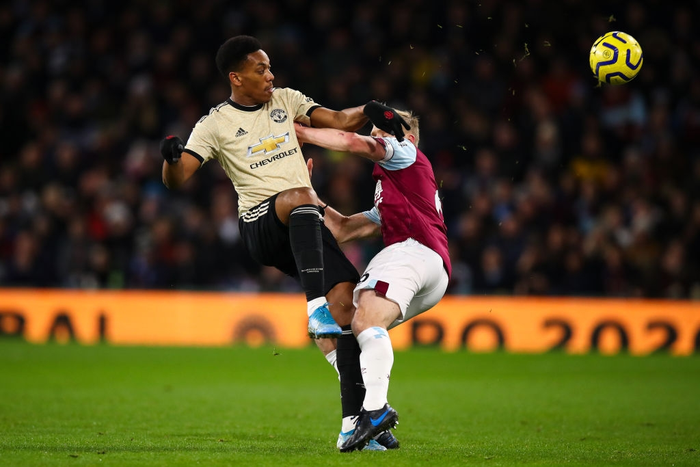 Hàng công sắc bén, Manchester United rộng cửa vào top 4 sau khi đánh bại Burnley 2-0 - Ảnh 4.