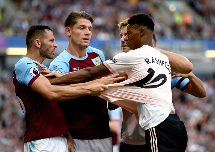 Hàng công sắc bén, Manchester United rộng cửa vào top 4 sau khi đánh bại Burnley 2-0 - Ảnh 5.