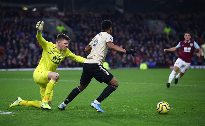 Hàng công sắc bén, Manchester United rộng cửa vào top 4 sau khi đánh bại Burnley 2-0 - Ảnh 6.