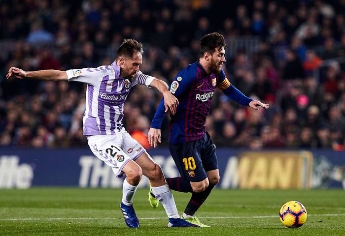 Messi lại đá hỏng phạt đền, Barcelona thắng chật vật trước đối thủ yếu hơn - Ảnh 3.