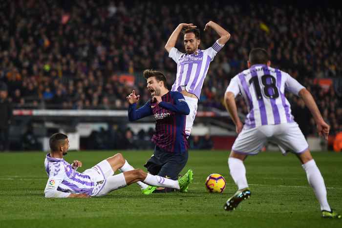 Messi lại đá hỏng phạt đền, Barcelona thắng chật vật trước đối thủ yếu hơn - Ảnh 4.