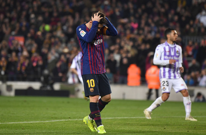 Messi lại đá hỏng phạt đền, Barcelona thắng chật vật trước đối thủ yếu hơn - Ảnh 9.