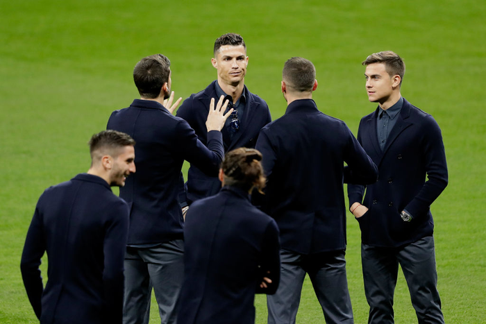 Ronaldo cùng dàn sao Juve mặc vest cool ngầu, thăm thú SVĐ đối thủ để chuẩn bị cho đại chiến - Ảnh 5.