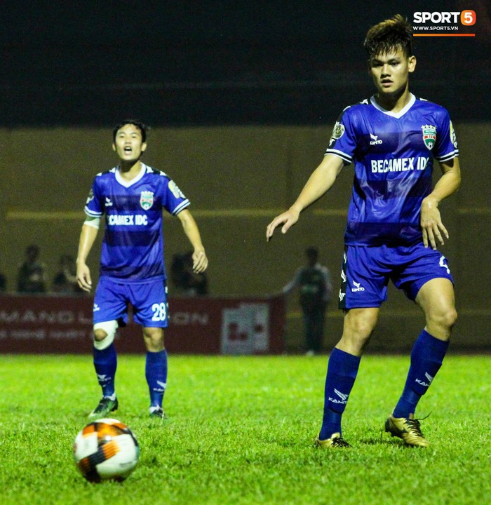 Vừa quay lại Việt Nam, bộ não của HLV Park Hang-seo lập tức đến dự khán trận mở màn V.League 2019 - Ảnh 5.