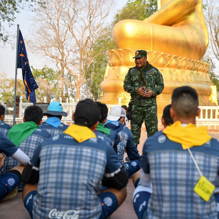 Xuân Trường đi lễ chùa cầu may cho mùa giải đầu tiên tại Thai League - Ảnh 6.