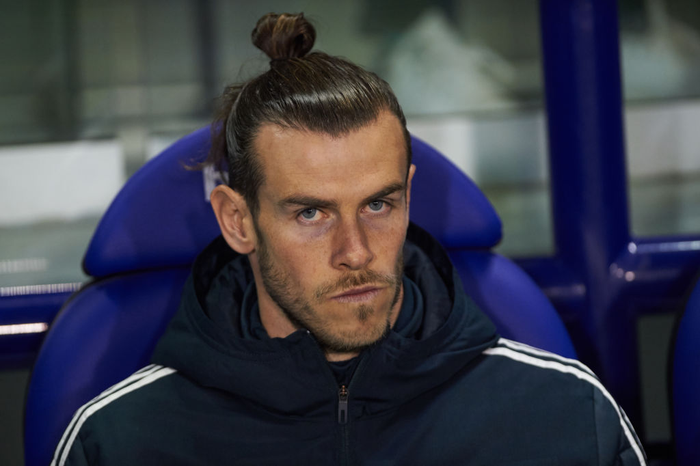 Gareth Bale bực tức gạt tay đồng đội, từ chối ăn mừng pha lập công quý như vàng cho Real - Ảnh 6.