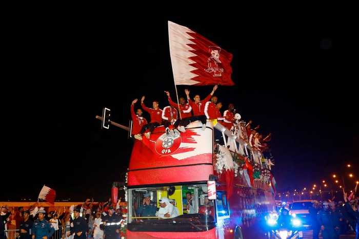 Qatar sáng rực trong đêm, sôi động chưa từng có trong ngày đón những người hùng trở về từ Asian Cup - Ảnh 7.