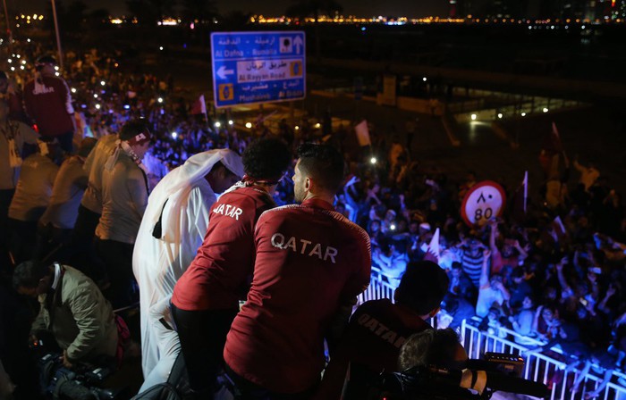 Qatar sáng rực trong đêm, sôi động chưa từng có trong ngày đón những người hùng trở về từ Asian Cup - Ảnh 9.