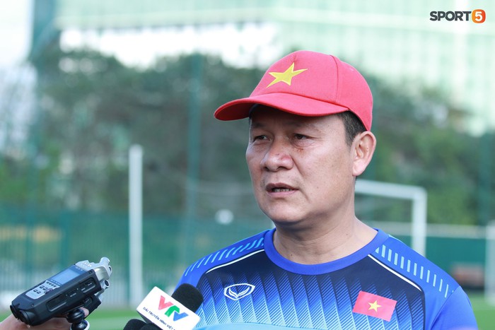 Cầu thủ Hà Nội FC xông đất lấy may, tập khai xuân ngay trong mùng 2 Tết - Ảnh 2.
