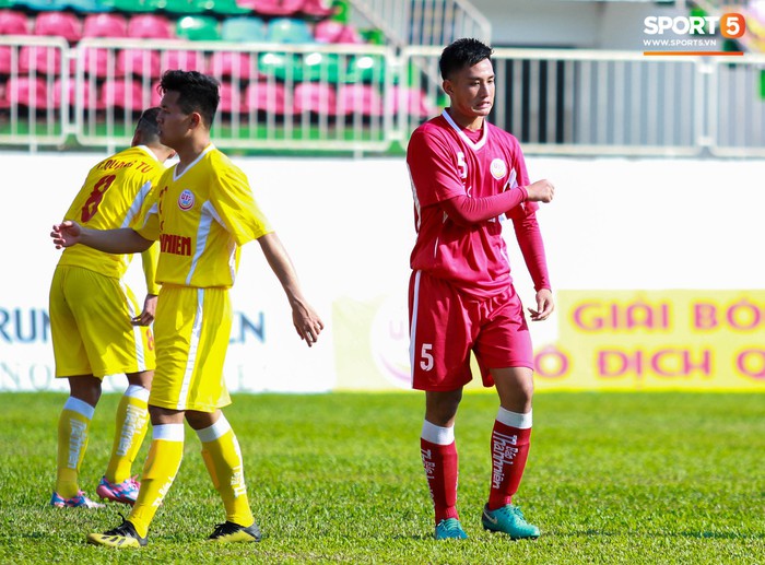 Cực phẩm Việt kiều của U19 Bình Dương khiến fan trầm trồ bởi ngoại hình điển trai khó cưỡng - Ảnh 9.