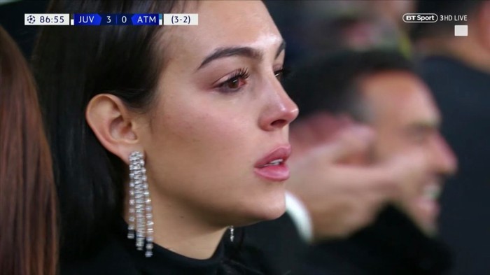 Bạn gái xinh đẹp không kìm được cảm xúc, rơi nước mắt hạnh phúc khi chứng kiến Ronaldo tỏa sáng rực rỡ - Ảnh 3.